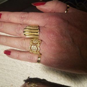 14KT YELLOW GOLD FLORAL MOTIF DIAMOND RING